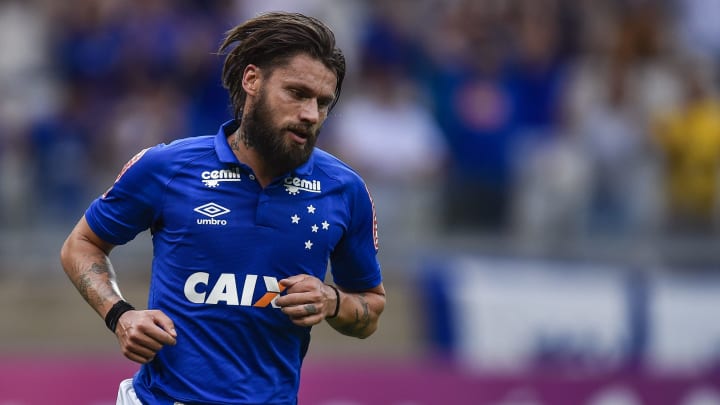 Rafael Sóbis, mesmo longe do auge, ainda tem condições de ajudar o Cruzeiro. Rafael Sóbis, mesmo longe do auge, ainda tem condições de ajudar o Cruzeiro.