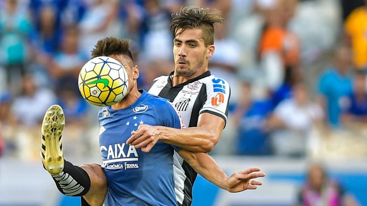 Cruzeiro v Santos