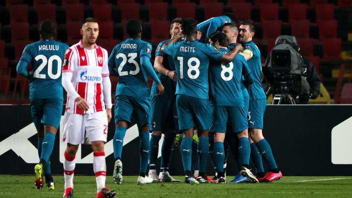 L'abbraccio del Milan dopo un gol siglato a Belgrado 