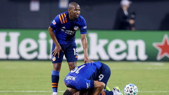 Kamohelo Mokotjo, Brandon Vazquez