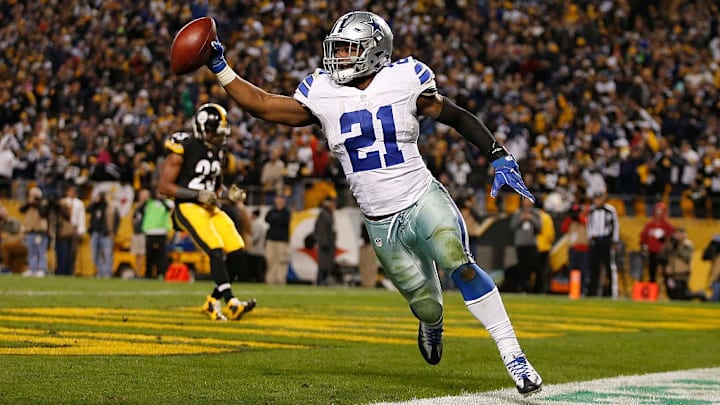 Dallas Cowboys RB Ezekiel Elliott celebrating a touchdown against the Pittsburgh Steelers