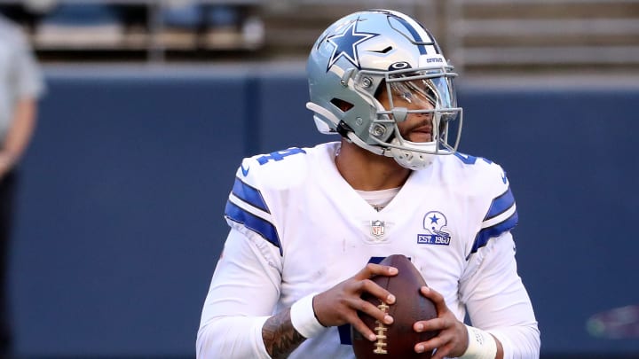 Dak Prescott firmó una extensión de contrato con los Cowboys en 2021 