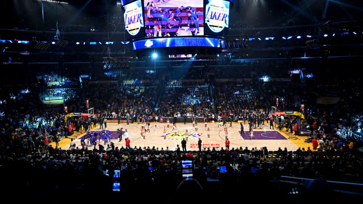 Lakers siguen escuchando ofertas y haciendo llamadas antes de la fecha límite