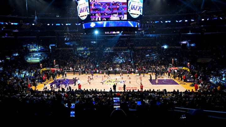 Los Lakers buscan abrir sus instalaciones
