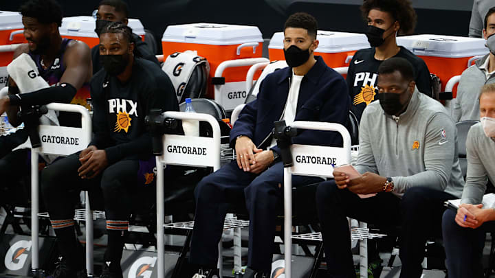 Devin Booker sigue fuera en los Suns