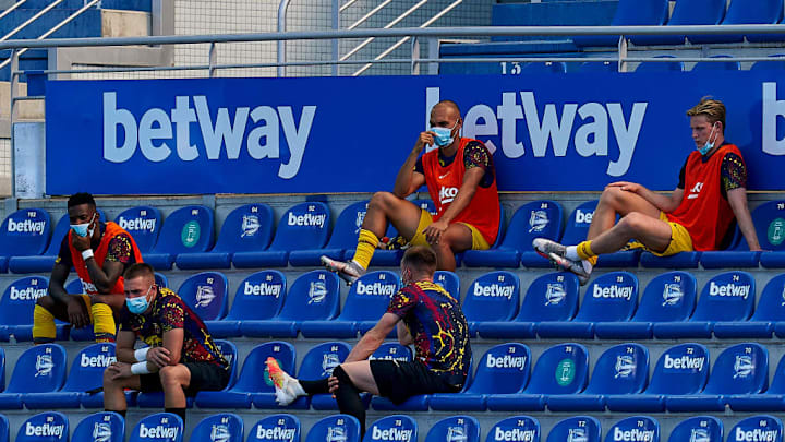 Barcelona hanya bawa enam pemain di bangku cadangan