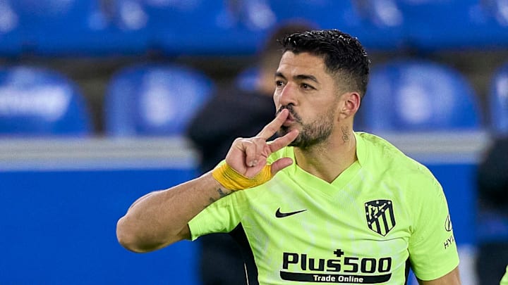 Luis Suárez rescató dos puntos para el Atlético en Vitoria Luis Suárez rescató dos puntos para el Atlético en Vitoria