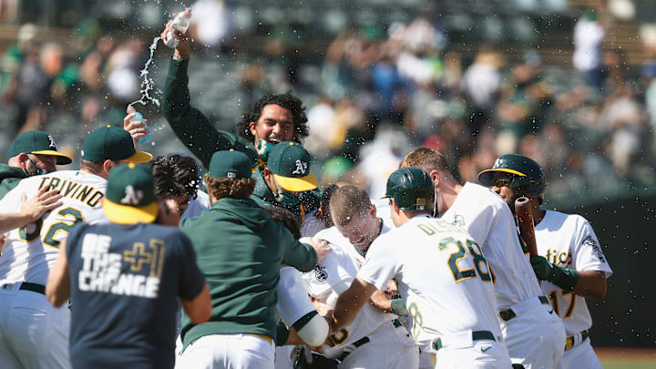 Oakland sacó provecho de un error para extender su racha