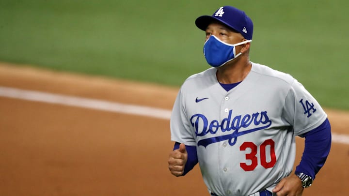 Roberts dirigirá a los Dodgers en la primera serie con público en las tribunas este año en la MLB