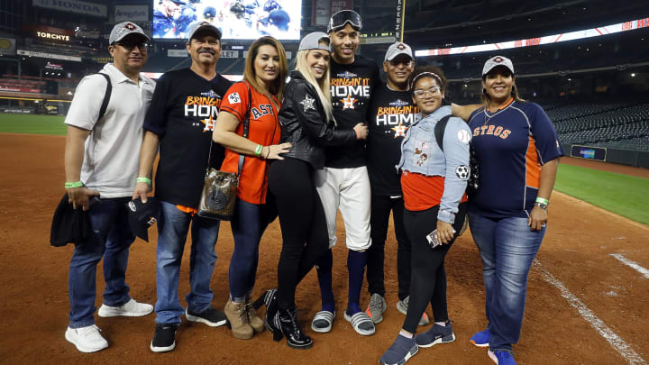 Carlos Correa y su esposa Daniella están a salvo