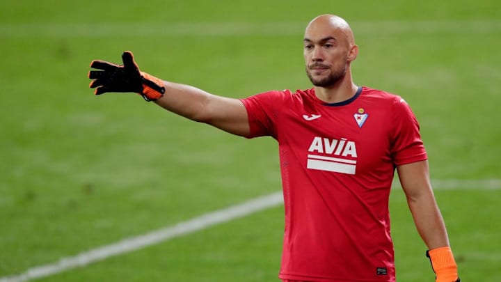 El Sevilla quiere a Dmitrovic para su portería