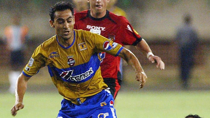 El mediocampista argentino Walter Gaitán fue fichado por Tigres en el 2002, procedente del Boca Juniors, siendo el ídolo del club por mucho tiempo. El mediocampista argentino Walter Gaitán fue fichado por Tigres en el 2002, procedente del Boca Juniors, siendo el ídolo del club por mucho tiempo.