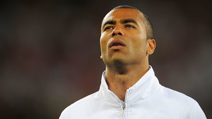 Ashley Cole a marqué les deux clubs londoniens et s'est imposé comme l'un des meilleurs latéraux anglais de l'histoire. 