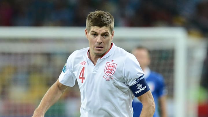 English midfielder Steven Gerrard contro