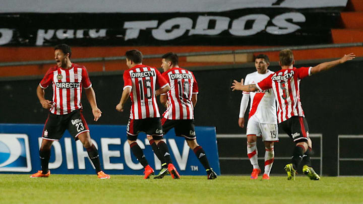 Estudiantes v River Plate - Torneo Primera Division 2015