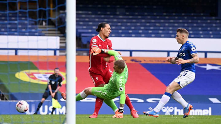 Jordan Pickford y Virgil Van Dijk