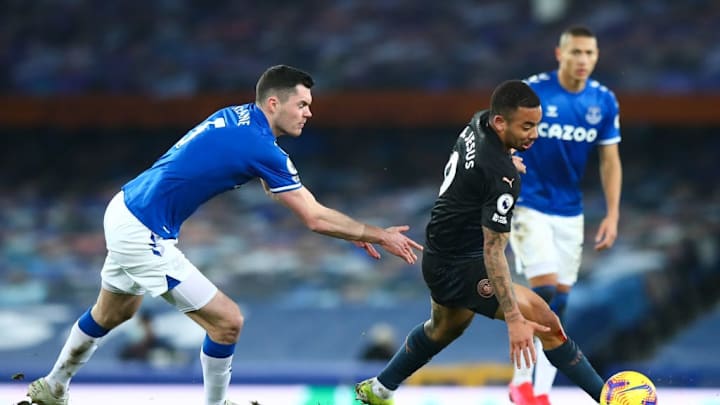 Apenas um ponto separam os clubes no Campeonato Inglês. 