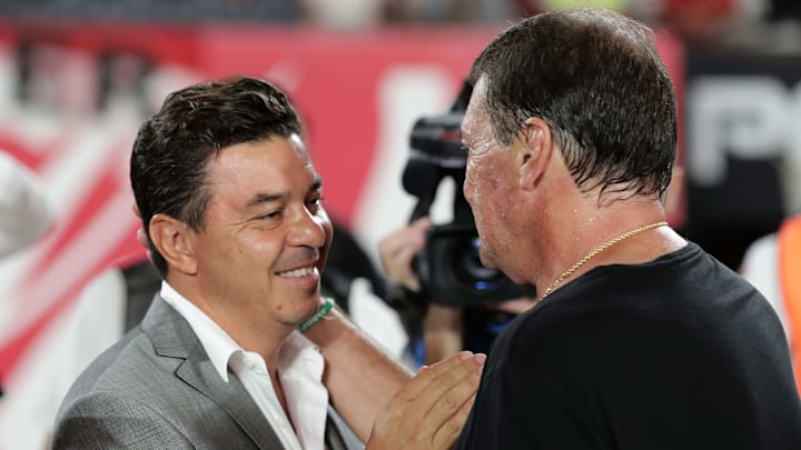 FBL-ARG-SUPERLIGA-RIVER-BANFIELD - Gallardo y Falcioni han implementado la línea de 5 defensores en el último tiempo. FBL-ARG-SUPERLIGA-RIVER-BANFIELD - Gallardo y Falcioni han implementado la línea de 5 defensores en el último tiempo.