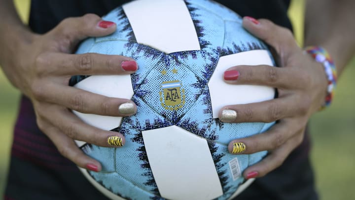 La pelota no puede estar quieta. La pelota no puede estar quieta.