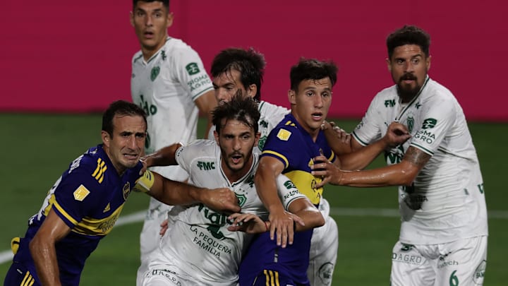 FBL-ARGENTINA-BOCA-SARMIENTO - Izquierdoz y Capaldo luchan. FBL-ARGENTINA-BOCA-SARMIENTO - Izquierdoz y Capaldo luchan.