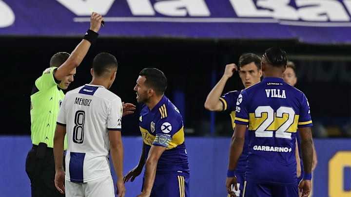Tevez mereció irse expulsado Tevez mereció irse expulsado