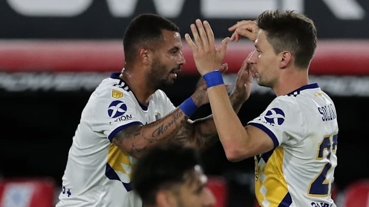 Edwin Cardona festeja su tanto con Franco Soldano Edwin Cardona festeja su tanto con Franco Soldano