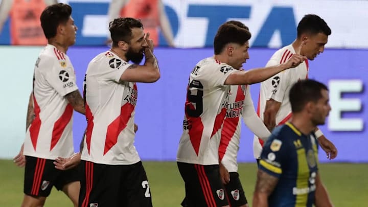 Pratto festeja su gol, el 2 a 0 de River ante Central