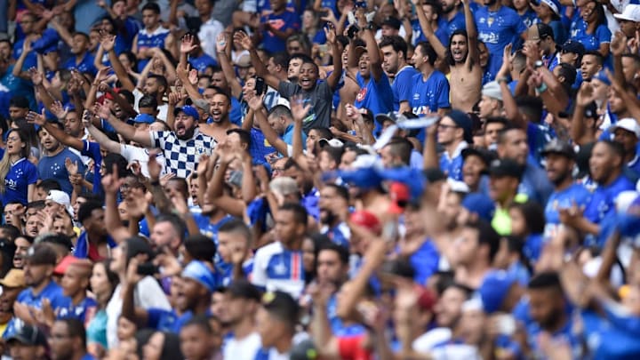 A imagem do Cruzeiro está arranhada. 