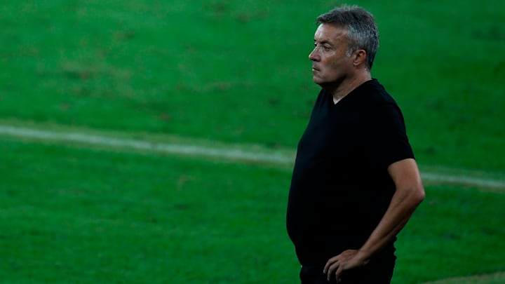 Domènec Torrent segue com futuro em aberto no Flamengo.