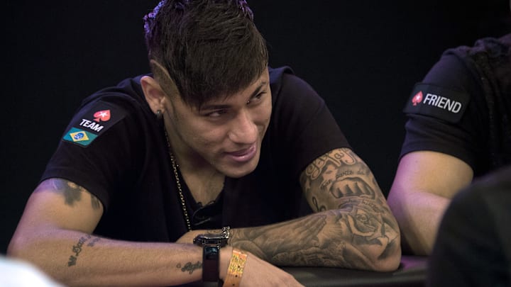 Neymar est un grand fan de poker. Neymar est un grand fan de poker.