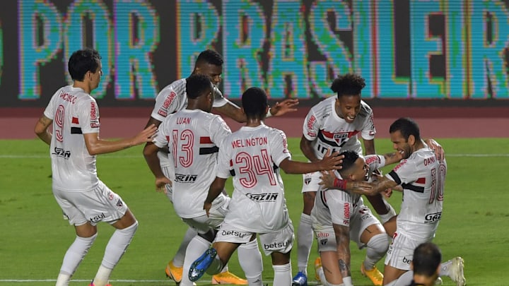 O Paulistão 2021 está de volta. Na noite deste sábado (10), São Paulo e São Caetano se enfrentam. A equipe de Hernán Crespo terá mudanças importantes. O Paulistão 2021 está de volta. Na noite deste sábado (10), São Paulo e São Caetano se enfrentam. A equipe de Hernán Crespo terá mudanças importantes.