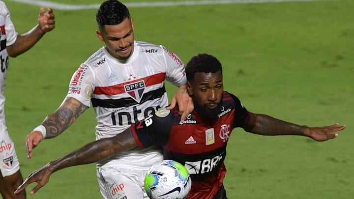 Torcidas comentam sobre chances de Flamengo e São Paulo se enfrentarem nas oitavas de final da Libertadores. Torcidas comentam sobre chances de Flamengo e São Paulo se enfrentarem nas oitavas de final da Libertadores.