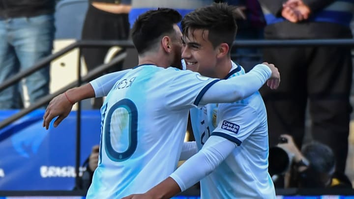 Lionel Messi et Paulo Dybala lors de la dernière Copa America en 2019. Lionel Messi et Paulo Dybala lors de la dernière Copa America en 2019.