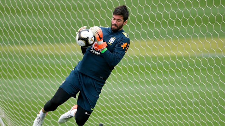 Tite anuncia corte de Alisson e já convoca substituto para as Eliminatórias