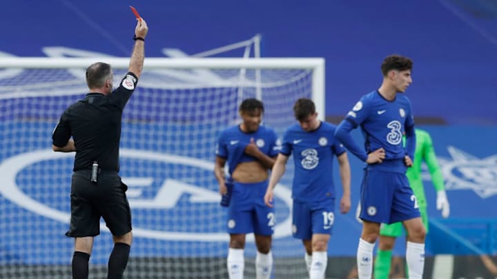 Andreas Christensen mendapatkan kartu merah