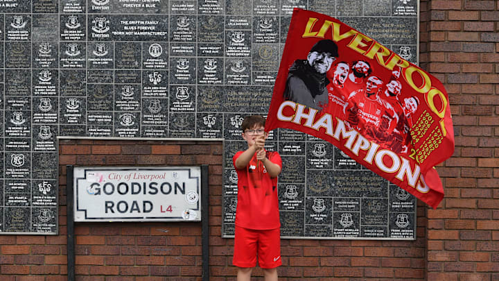 FBL-ENG-PR-EVERTON-LIVERPOOL