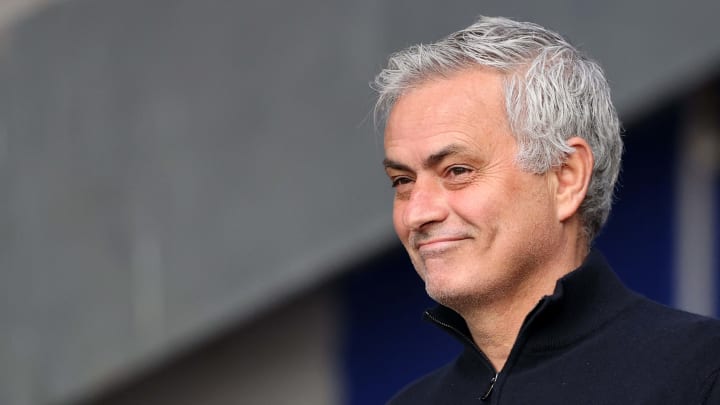 José Mourinho n'est pas resté longtemps sans emploi. José Mourinho n'est pas resté longtemps sans emploi.