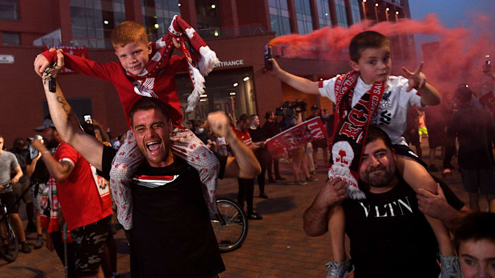 FBL-ENG-PR-LIVERPOOL-VICTORY-FANS FBL-ENG-PR-LIVERPOOL-VICTORY-FANS