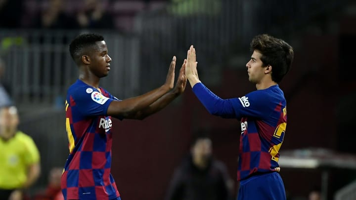 Ansu Fati da el relevo a Riqui Puig en un partido con el FC Barcelona Ansu Fati da el relevo a Riqui Puig en un partido con el FC Barcelona