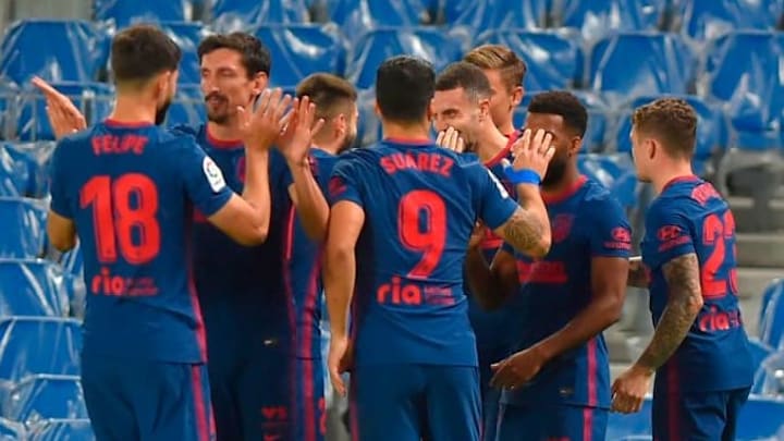 El Atleti asaltó Anoeta y se afianza en el primer puesto 