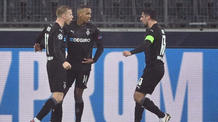 Oscar Wendt, Alassane Plea und Lars Stindl bejubeln den Ausgleich gegen Inter Mailand