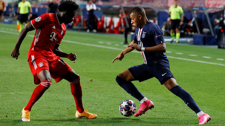 Mbappé y Davies se cruzaron en la final de la Champions League 2019/2020 Mbappé y Davies se cruzaron en la final de la Champions League 2019/2020