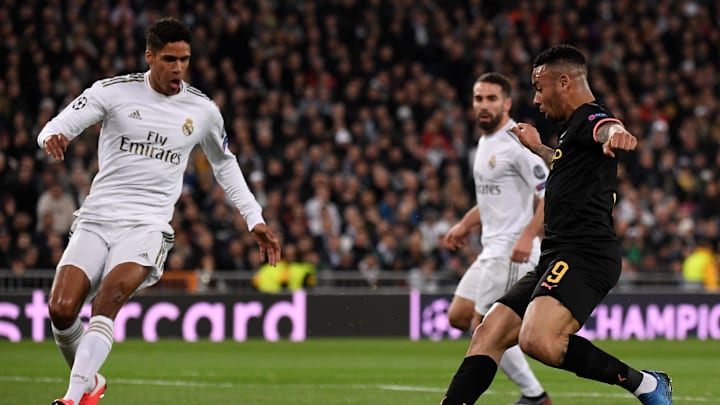 Raphael Varane (kiri)  // Manchester City