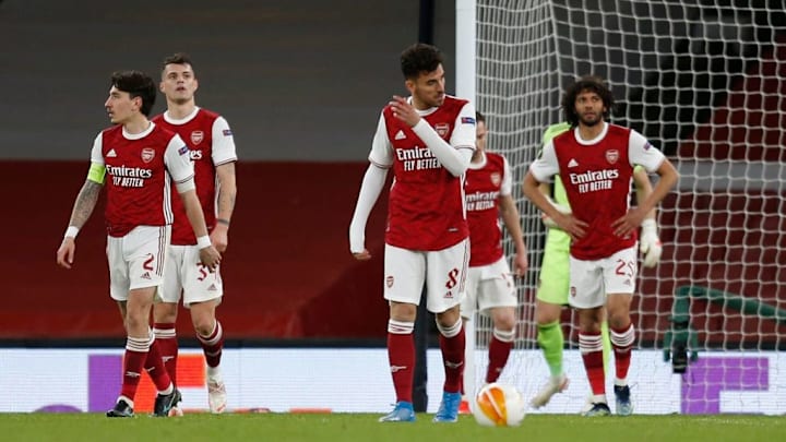 Les Gunners en quête de confiance, sont assommés par le but à la dernière minute de Holes (94e).