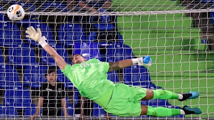 Çakır has more yellow cards (5) than clean sheets (4) for Trabzonspor in the Turkish top flight this season