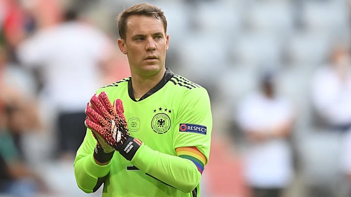 Neuer e la sua fascia