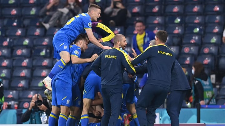 L'Ukraine se qualifie pour la première fois de son histoire en quart de finale de l'Euro. L'Ukraine se qualifie pour la première fois de son histoire en quart de finale de l'Euro.