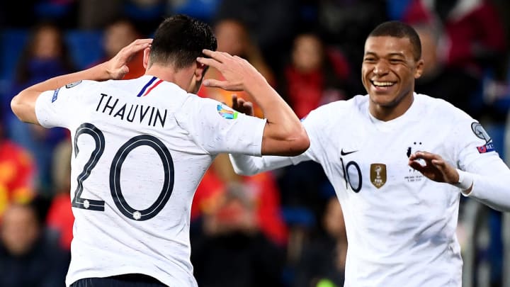 Kylian Mbappé y Florian Thauvin han sido compañeros en la selección de Francia, donde fueron campeones del mundo Kylian Mbappé y Florian Thauvin han sido compañeros en la selección de Francia, donde fueron campeones del mundo