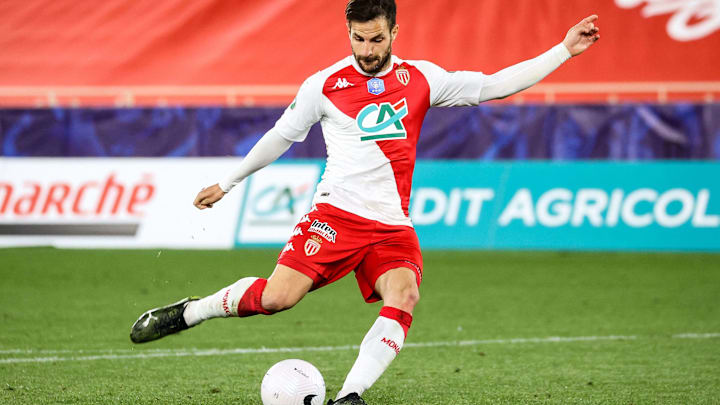 Cesc Fabregas sur coup-franc Cesc Fabregas sur coup-franc