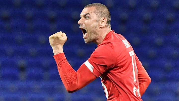 Burak Yilmaz termine fort la saison. Burak Yilmaz termine fort la saison.